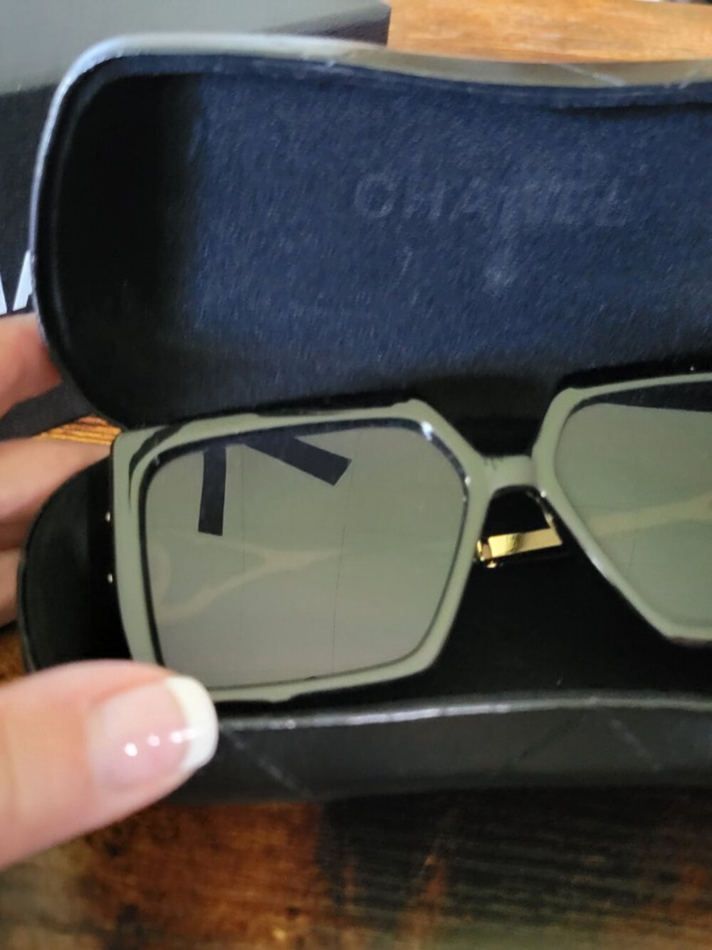 Black CC sunglasses - Picture 2 of 8